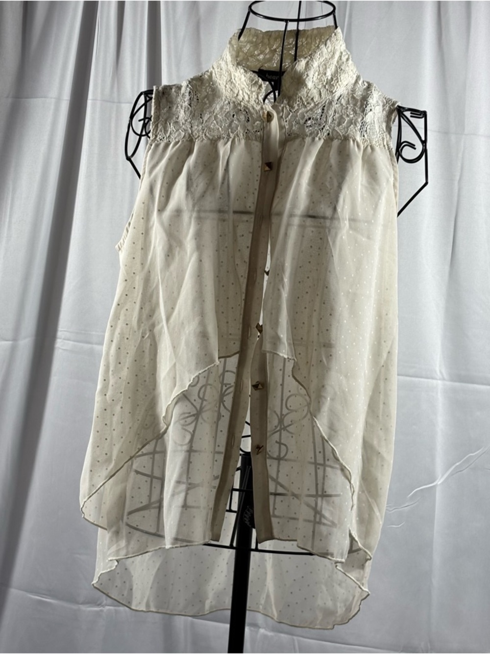 HeartSoul Ivory Sheer Lace Yoke High-Low blouse
